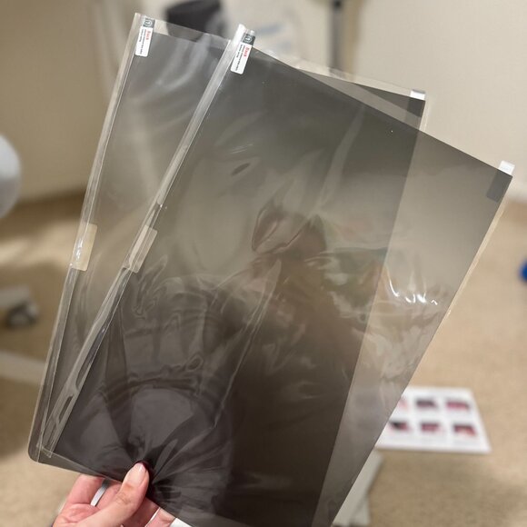 🟣 ANTOGOO V Privacy Screen Protector – 2 Pack (MacBook Air 15.3") 🟣 - Picture 2 of 8